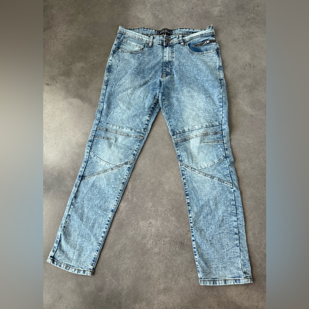 Stylish Light Blue Relaxed Fit Jeans